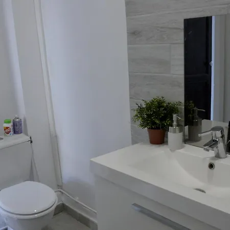 Apartment Joli T2 Refait A Neuf, Lumineux Et Accessible Marseille